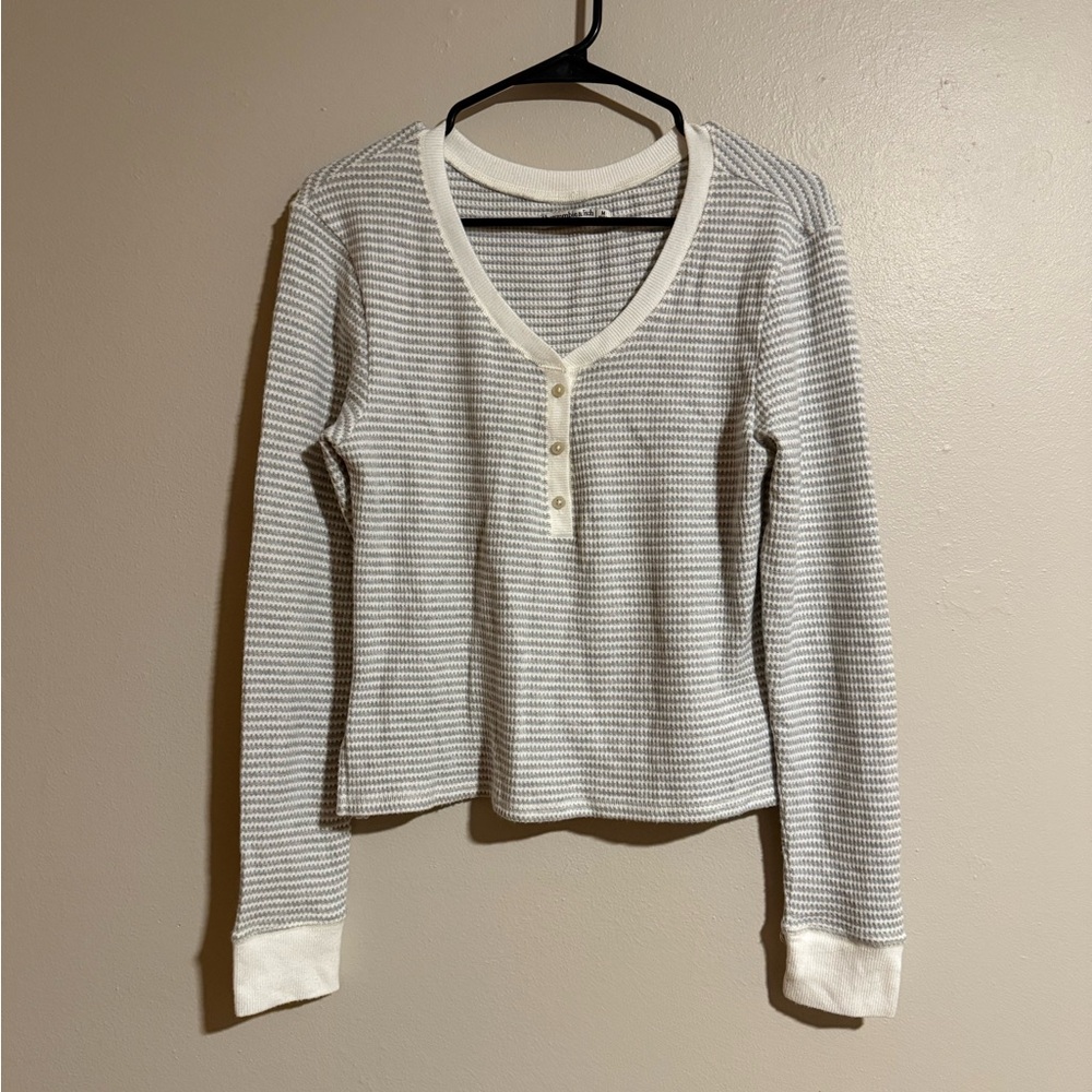 Abercrombie & Fitch White and Gray Striped Thermal Henley Top